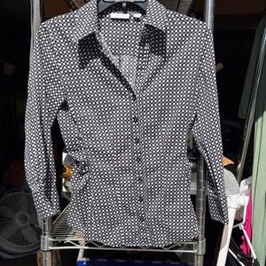 NY & CO Black and White Patterned Button-Up Shirt, fitted gathering
